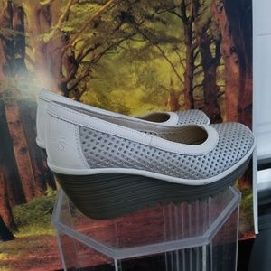 BRAND NEW WOMAN FLY LONDON WEDGE  SHOES